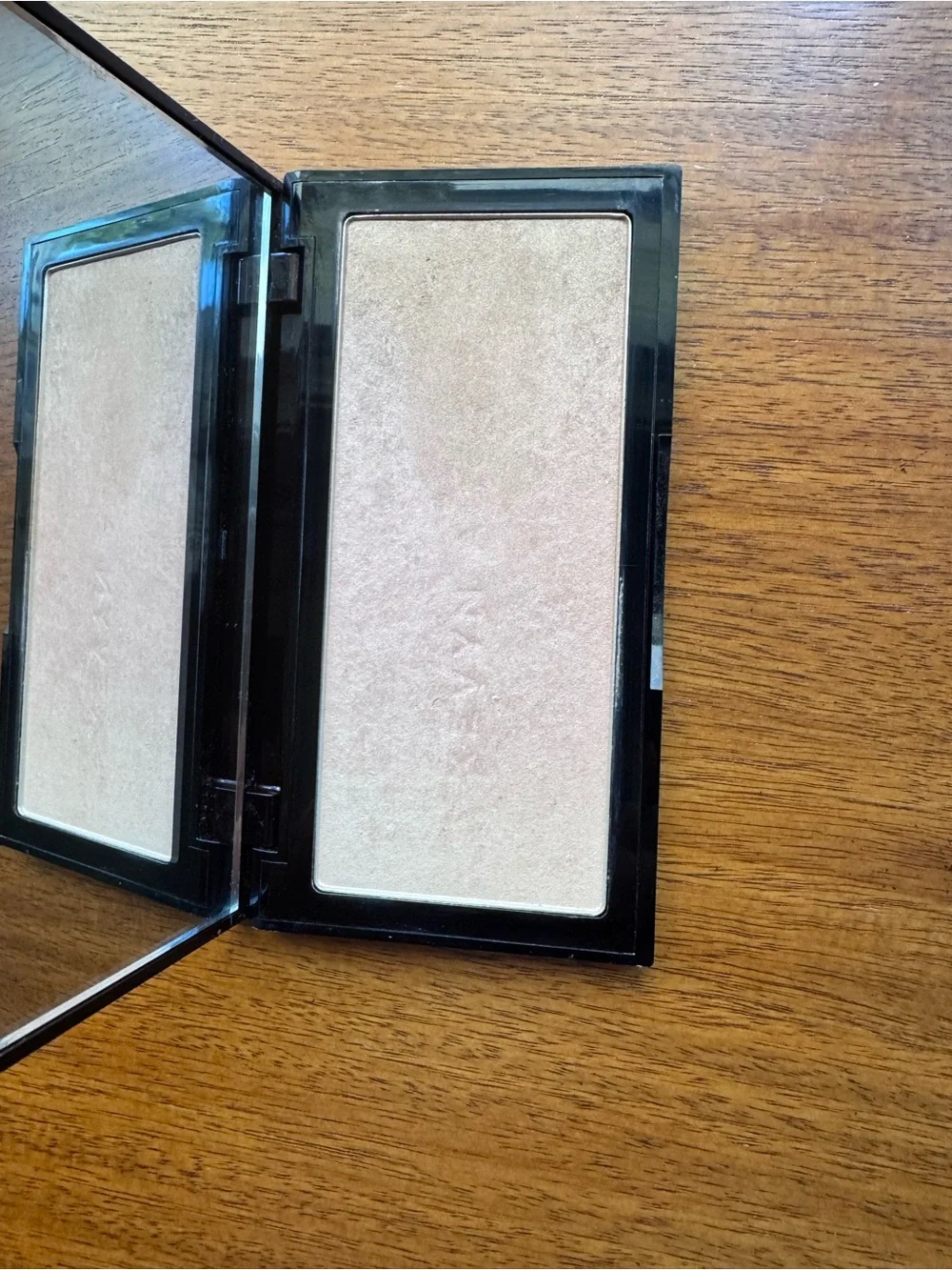 Kevyn Aucoin neo highlighter in Sahara